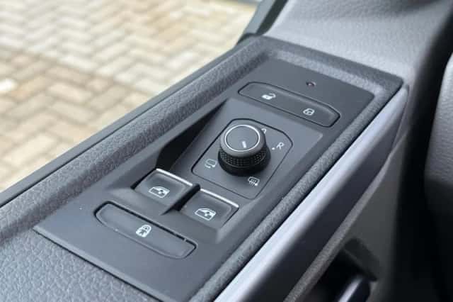 Volkswagen Transporter (2021) thumbnail 40