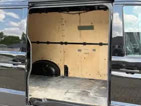 Volkswagen Crafter (2018) thumbnail 13