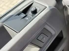 Volkswagen Crafter (2018) thumbnail 32