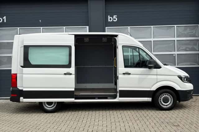 Volkswagen Crafter (2018) thumbnail 2
