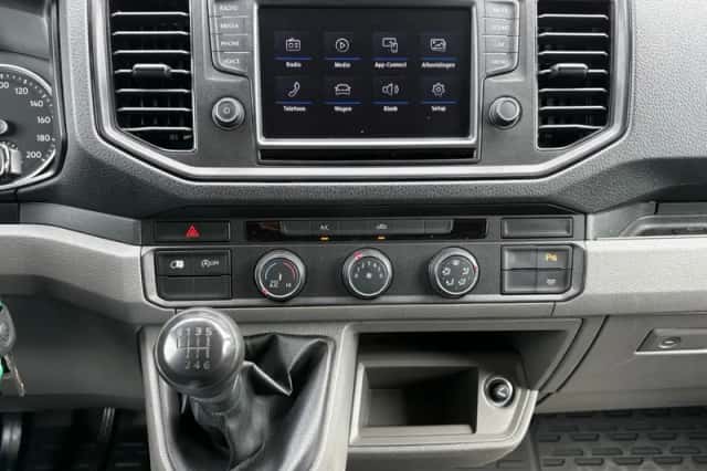 Volkswagen Crafter (2018) thumbnail 24