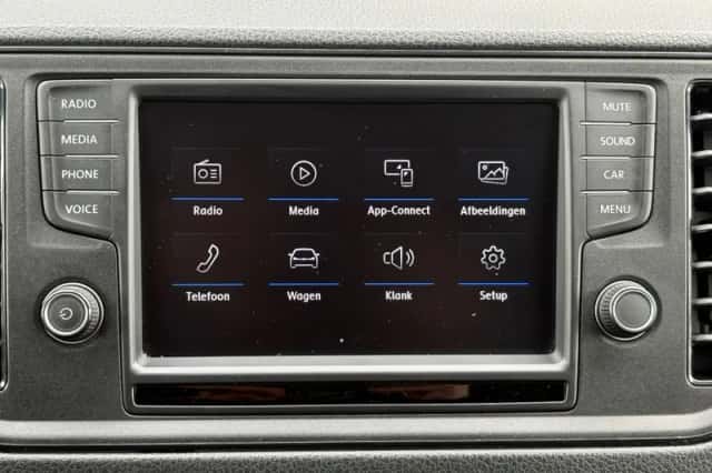 Volkswagen Crafter (2018) thumbnail 26