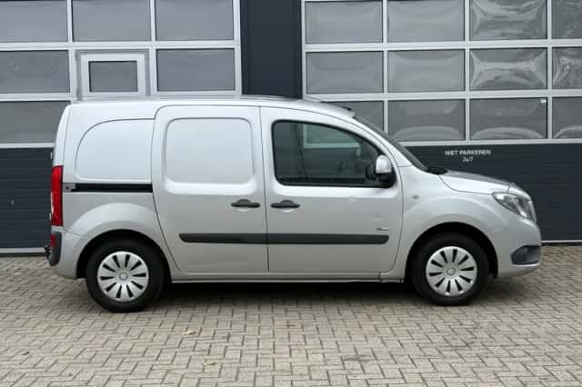 Mercedes-Benz Citan (2016) thumbnail 2