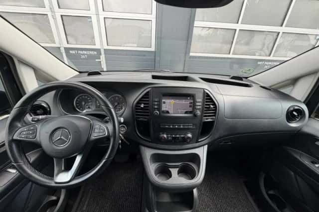Mercedes-Benz Vito (2021) thumbnail 2
