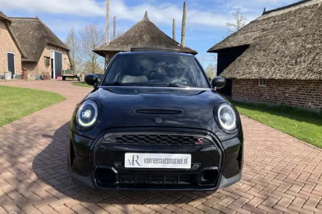MINI Cooper S (2021) thumbnail 4