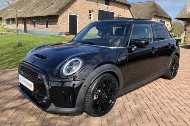 MINI Cooper S (2021) thumbnail 5