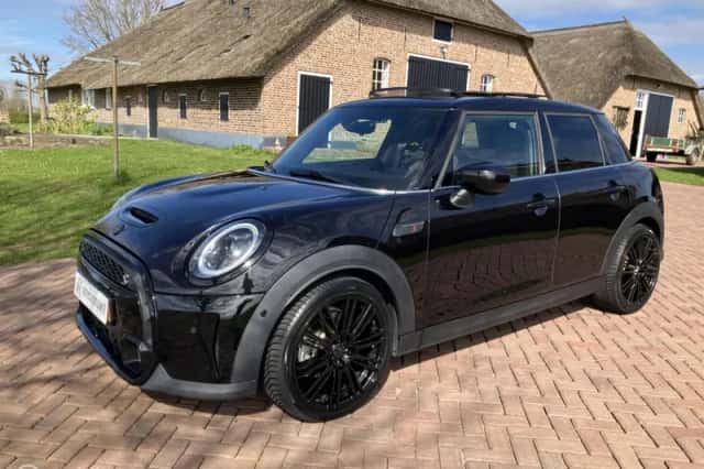 MINI Cooper S (2021) thumbnail 6