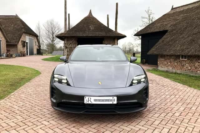 Porsche Taycan (2022) thumbnail 6