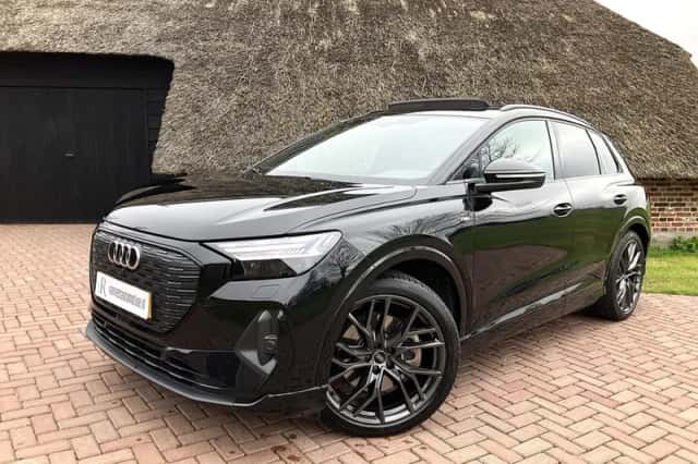 Audi Q4 e-tron (2021) thumbnail 1