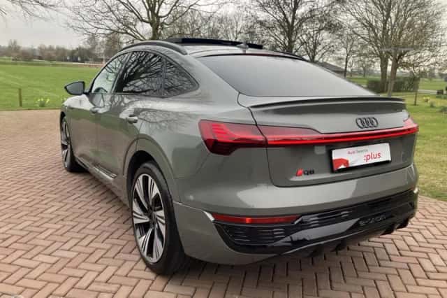 Audi Q8 (2023) thumbnail 4