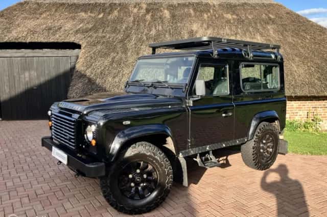 Land Rover Defender (2008) thumbnail 1