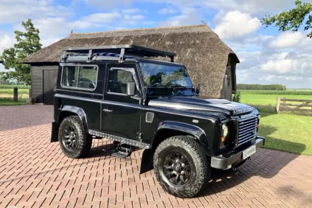 Land Rover Defender (2008) thumbnail 3