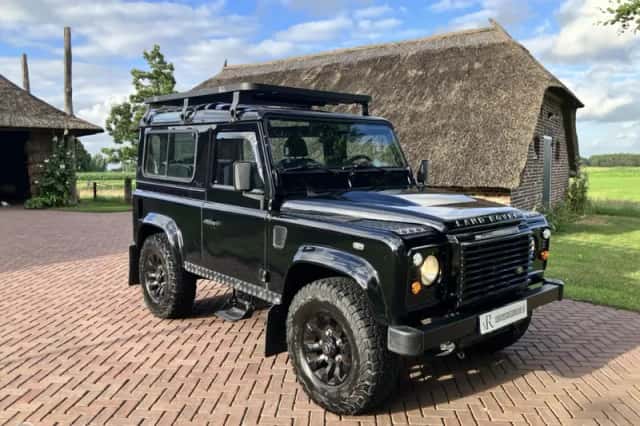 Land Rover Defender (2008) thumbnail 4