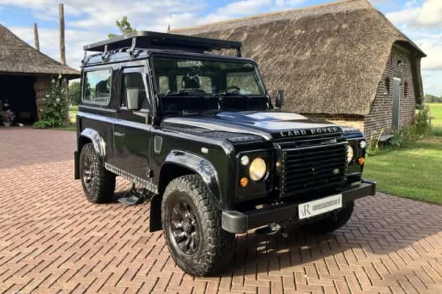Land Rover Defender (2008) thumbnail 5
