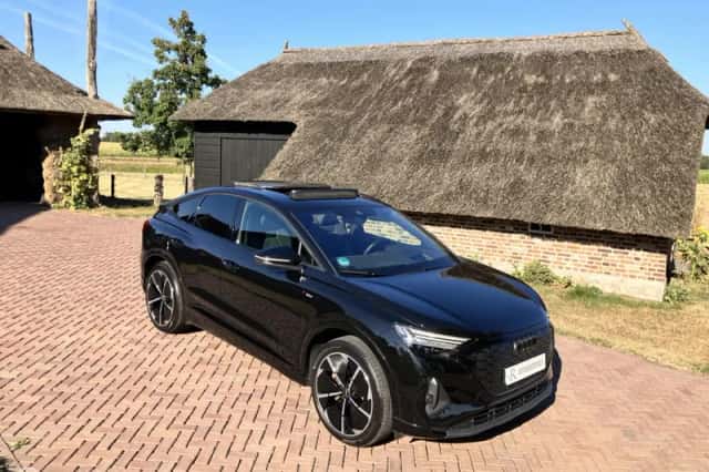 Audi Q4 (2023) thumbnail 3