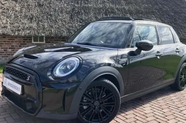 MINI Cooper S (2021) thumbnail 1