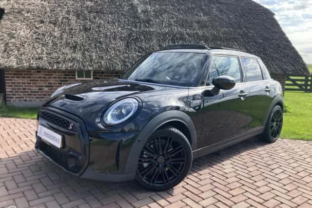 MINI Cooper S (2021) thumbnail 2