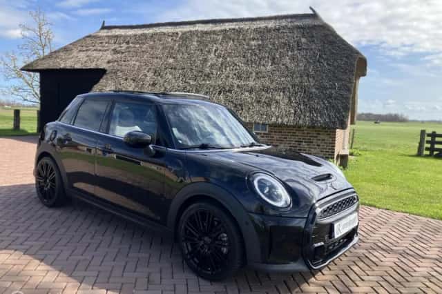 MINI Cooper S (2021) thumbnail 4