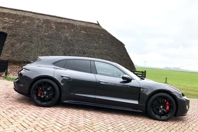 Porsche Taycan (2022) thumbnail 3