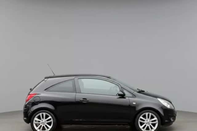 Opel Corsa (2009) thumbnail 4