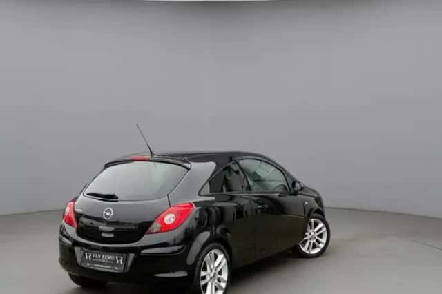 Opel Corsa (2009) thumbnail 5