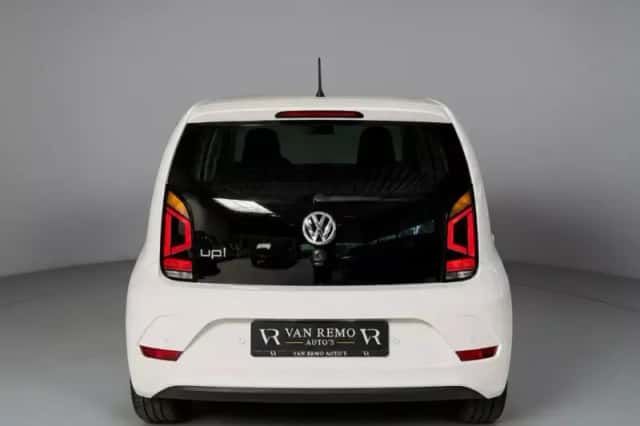 Volkswagen Up! (2018) thumbnail 6