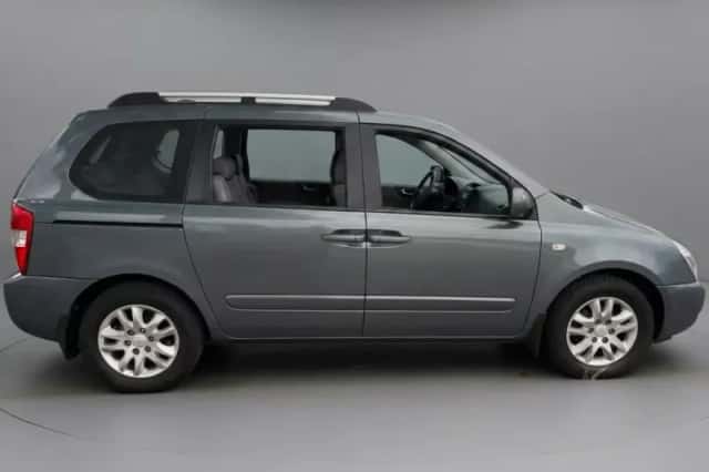 Kia Carnival (2008) thumbnail 3