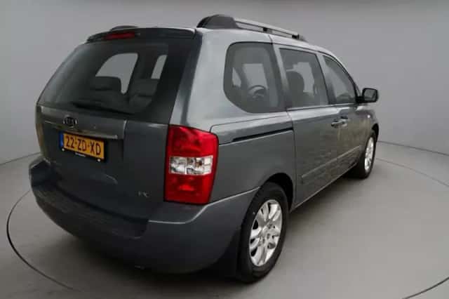 Kia Carnival (2008) thumbnail 4