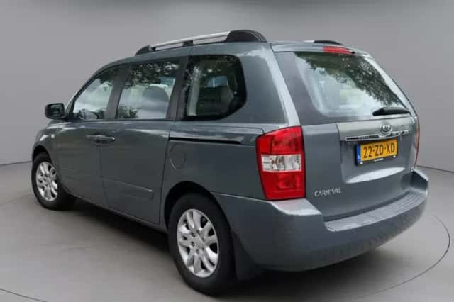 Kia Carnival (2008) thumbnail 5