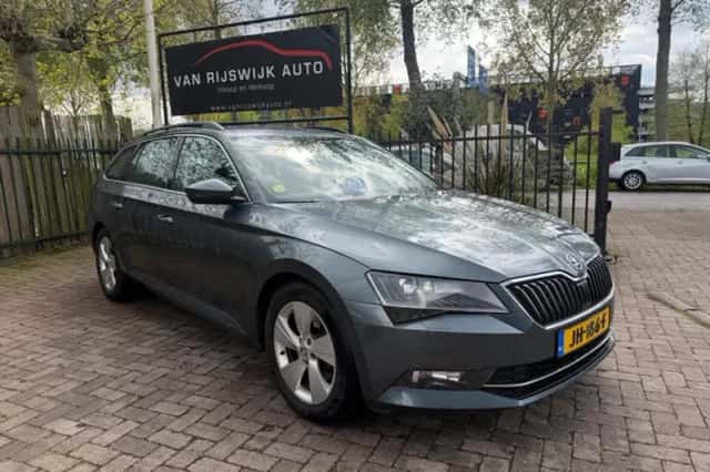 Škoda Superb (2016) thumbnail 1