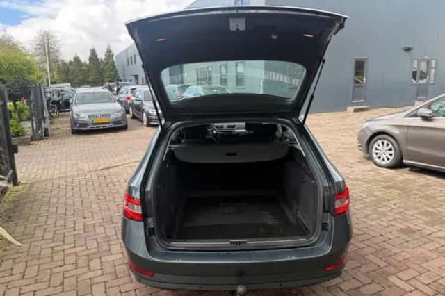 Škoda Superb (2016) thumbnail 6