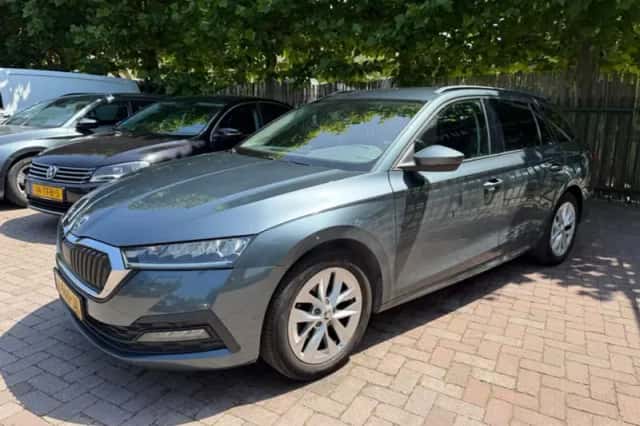 Škoda Octavia (2021) thumbnail 3