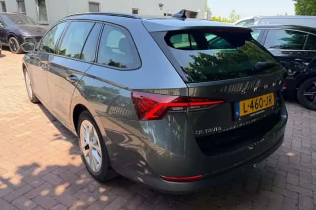 Škoda Octavia (2021) thumbnail 4