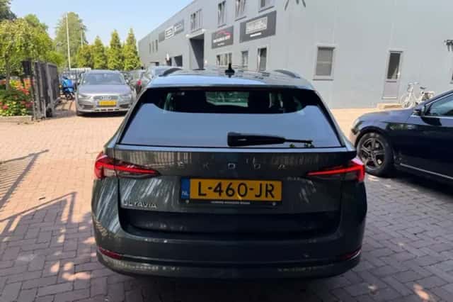 Škoda Octavia (2021) thumbnail 5