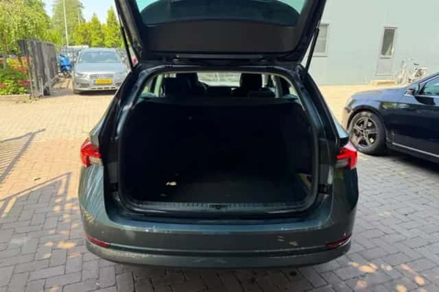 Škoda Octavia (2021) thumbnail 6