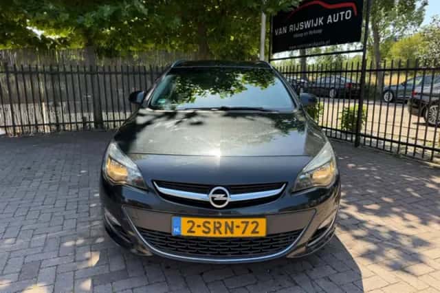 Opel Astra (2013) thumbnail 2