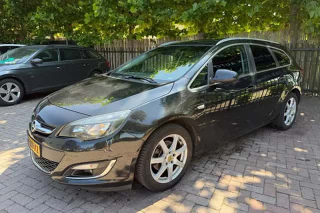 Opel Astra (2013) thumbnail 3