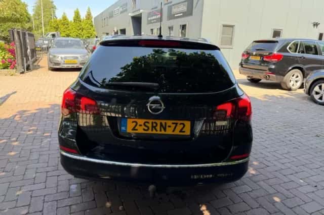 Opel Astra (2013) thumbnail 5