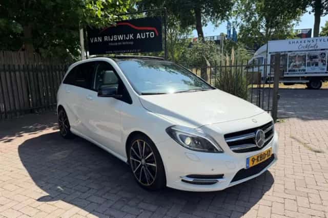 Mercedes-Benz B-Klasse (2013) thumbnail 1
