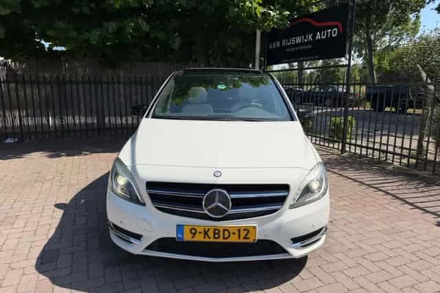 Mercedes-Benz B-Klasse (2013) thumbnail 2