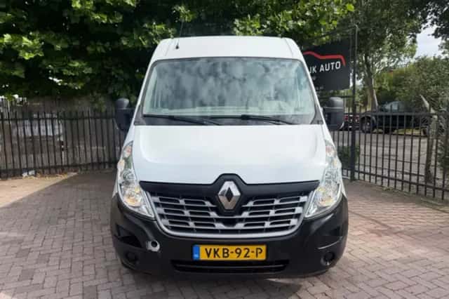 Renault Master (2015) thumbnail 2
