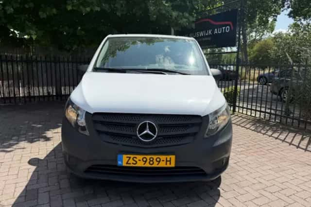 Mercedes-Benz eVito (2019) thumbnail 2