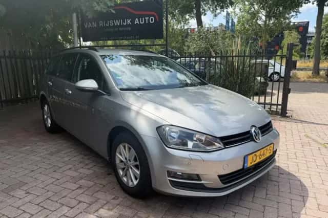 Volkswagen Golf (2015) thumbnail 1
