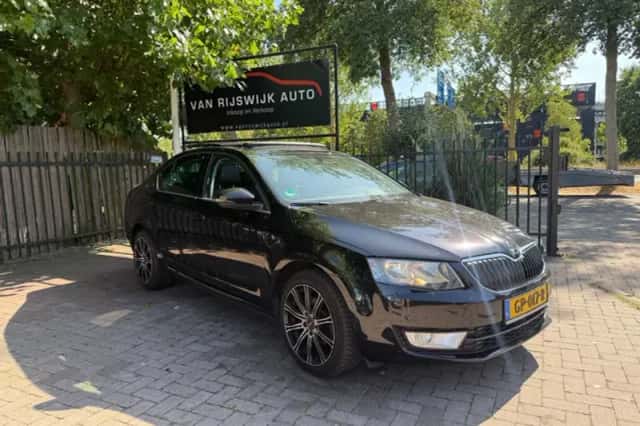 Škoda Octavia (2015) thumbnail 1