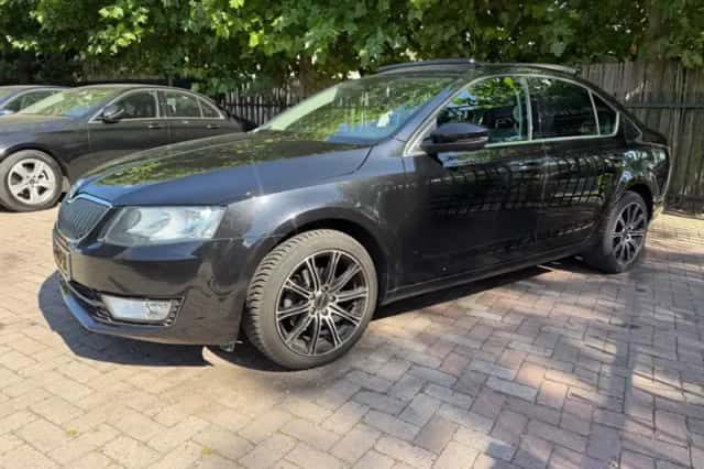 Škoda Octavia (2015) thumbnail 3
