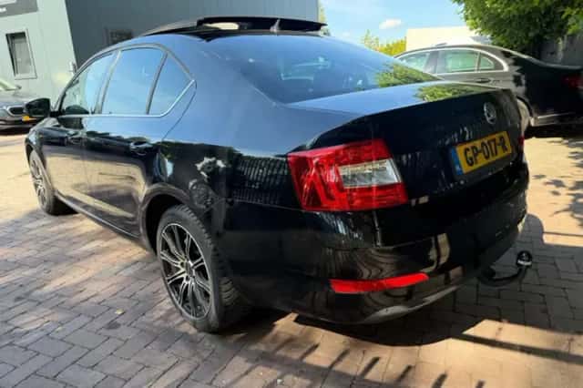 Škoda Octavia (2015) thumbnail 4