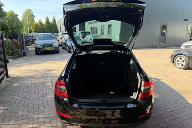 Škoda Octavia (2015) thumbnail 6