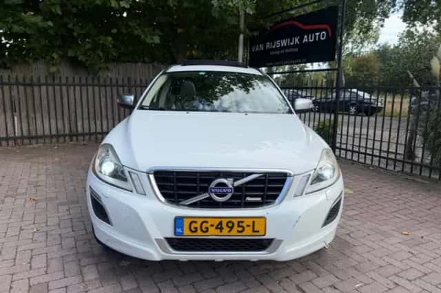 Volvo XC60 (2010) thumbnail 2