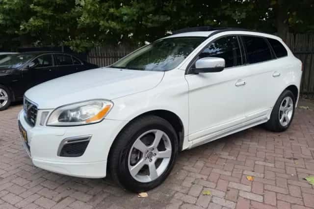 Volvo XC60 (2010) thumbnail 3