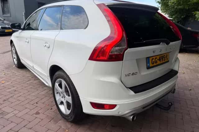 Volvo XC60 (2010) thumbnail 4